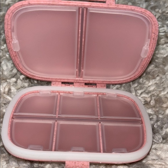 Pink‎ Travel Pill Organizer - Picture 1 of 3
